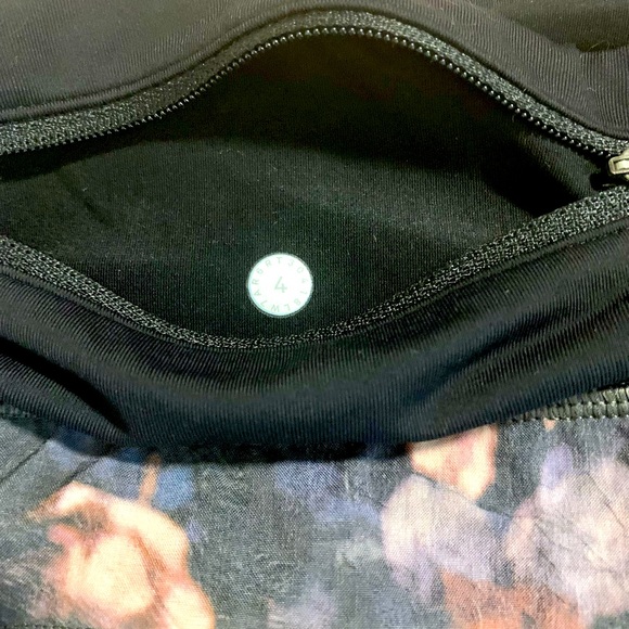 Lululemon Rare Rose speed shorts size 4 with 2.5” inseam - Picture 4 of 5